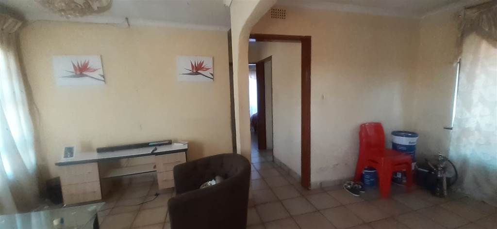 2 Bed House in Etwatwa photo number 10