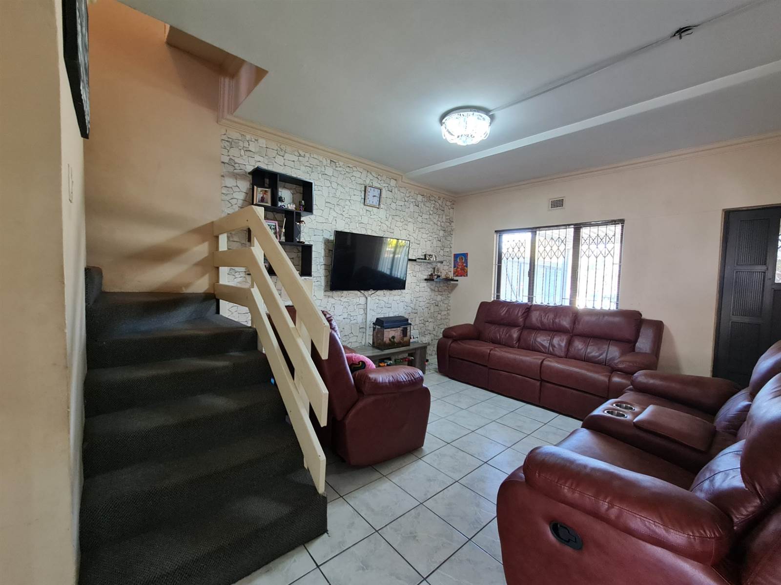 3 Bed Townhouse in Newlands West photo number 10
