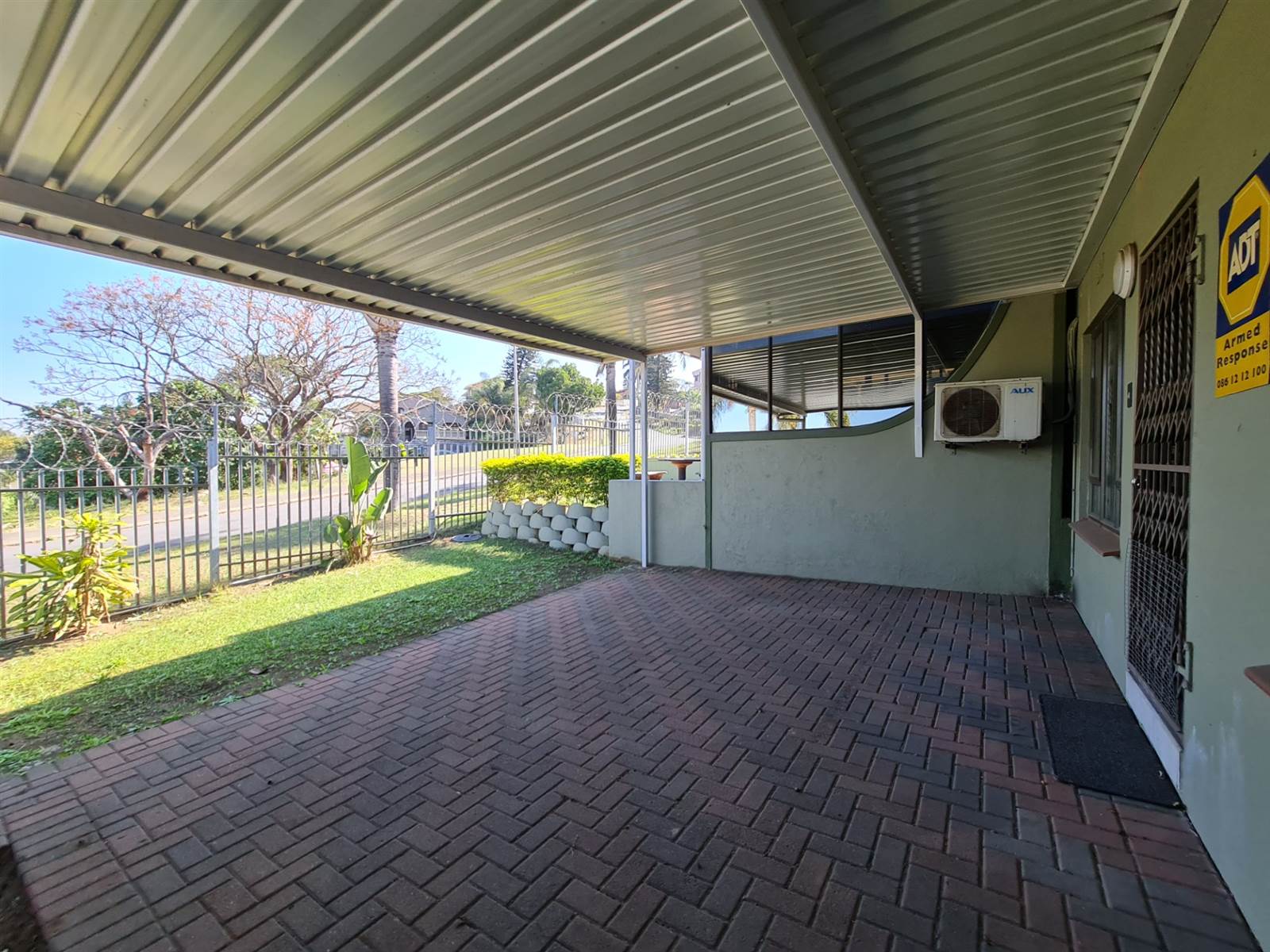 3 Bed Townhouse in Newlands West photo number 5