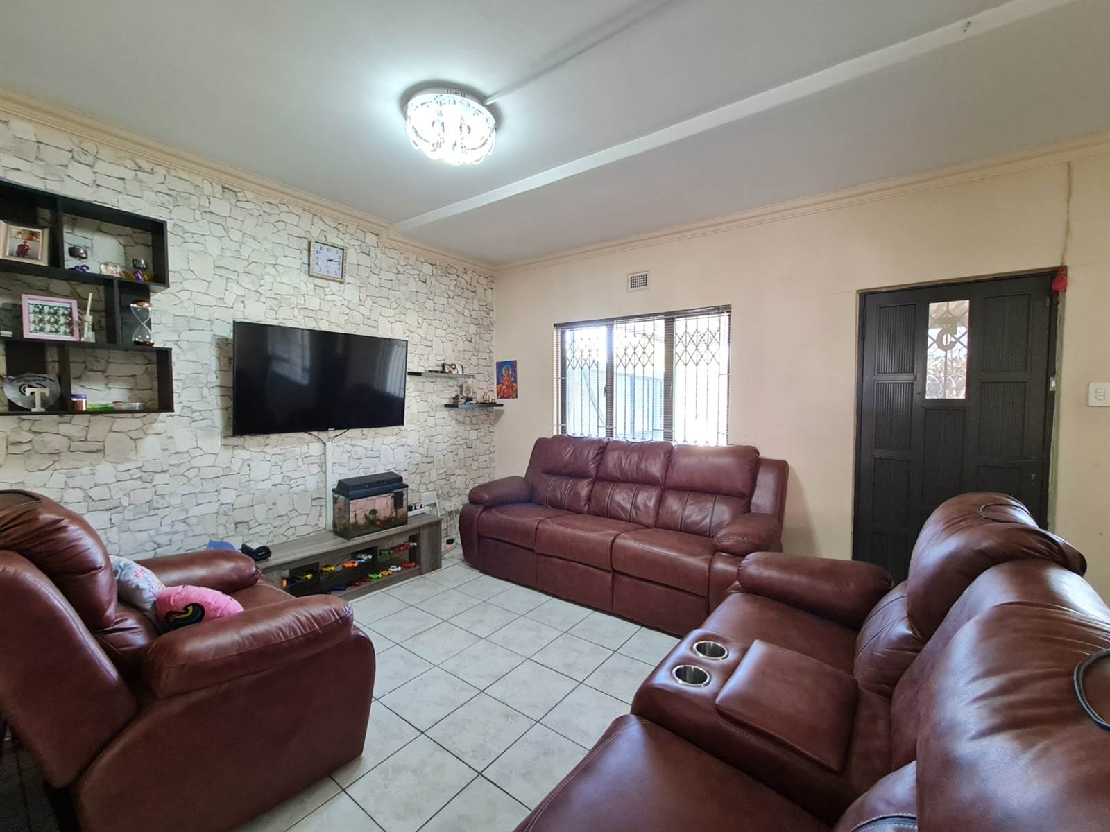 3 Bed Townhouse in Newlands West photo number 12