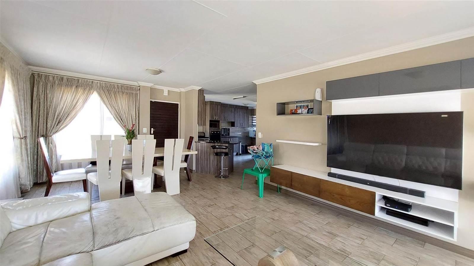 2 Bed Townhouse in Rooihuiskraal photo number 9