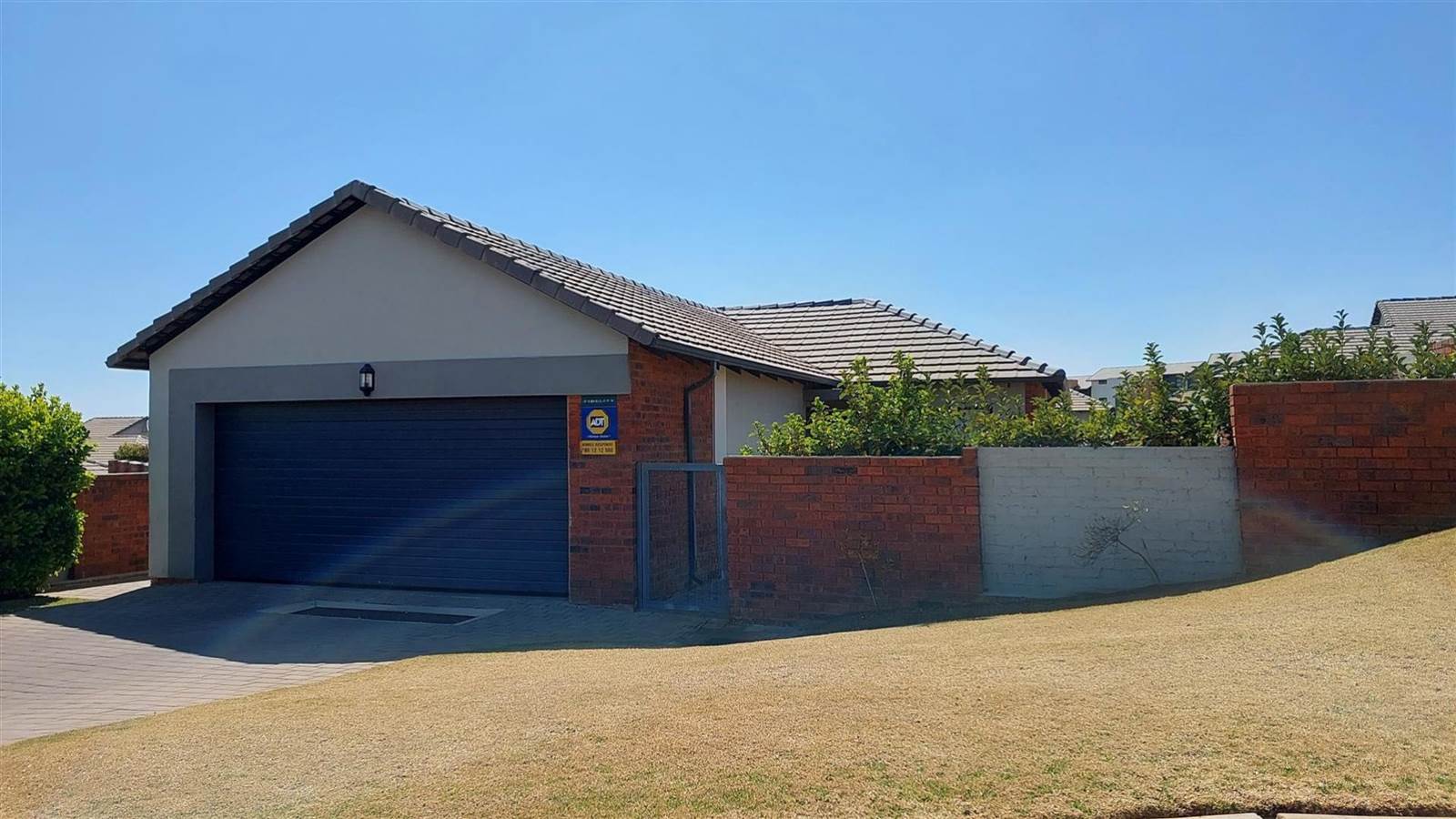 2 Bed Townhouse in Rooihuiskraal photo number 1