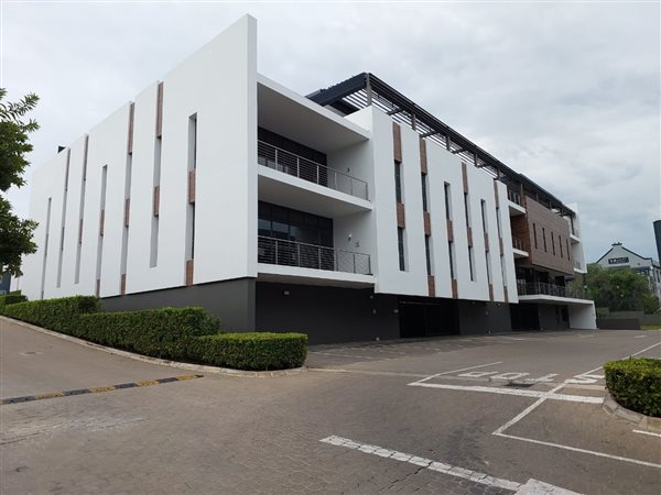840  m² Commercial space in Bryanston