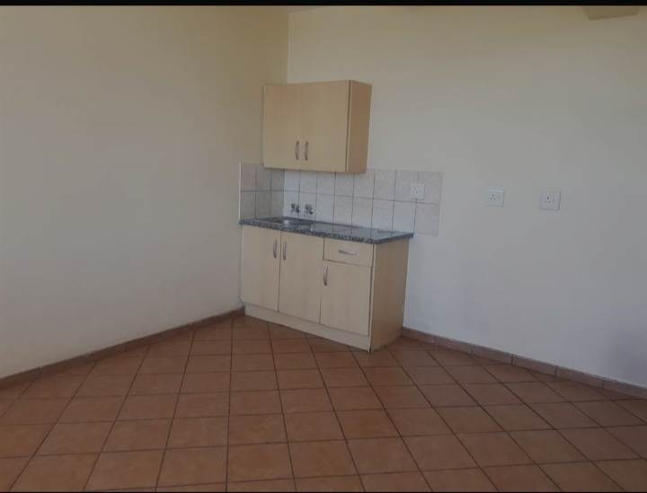 0.5 Bed House in Pretoria West photo number 5
