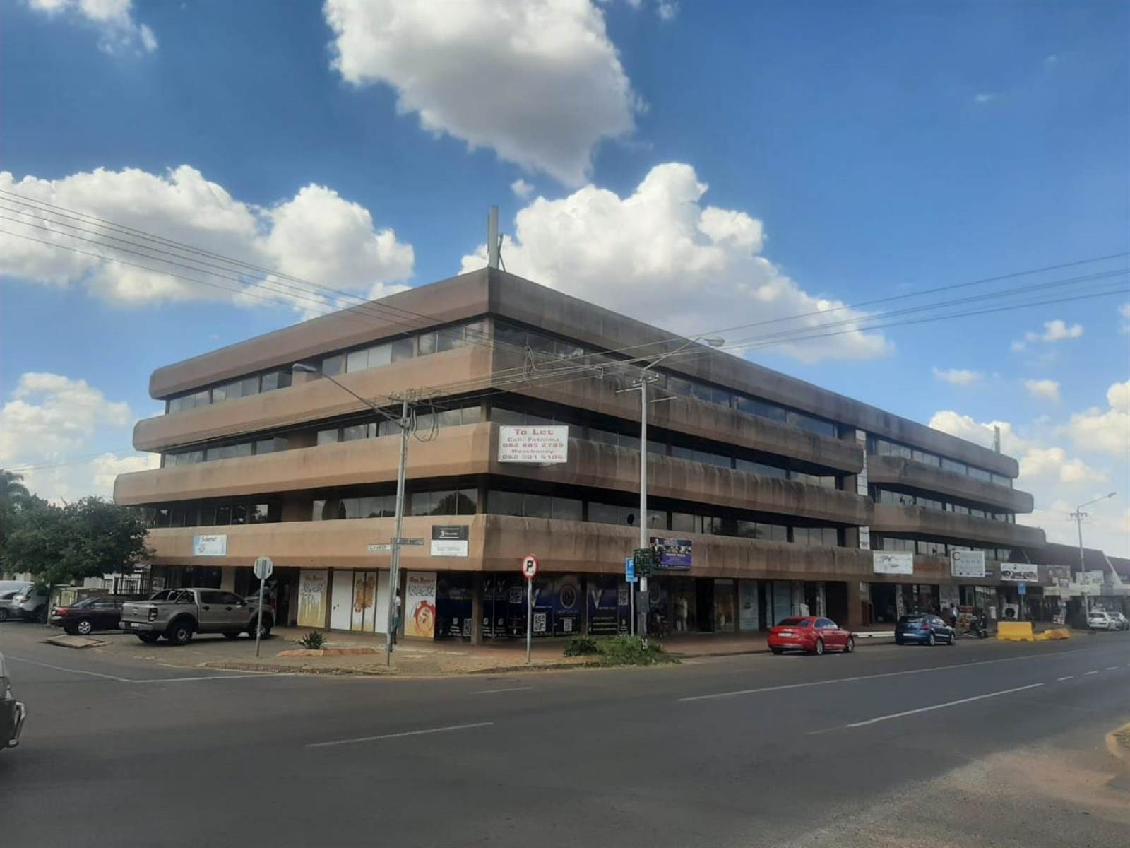 650000  m² Commercial space in Pretoria North photo number 3