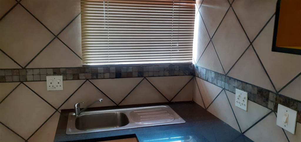 2.5 Bed Apartment in Pretoria Gardens photo number 15