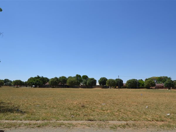 1 249 m² Land