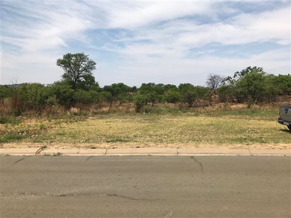 4940 m² Land available in Kibler Park