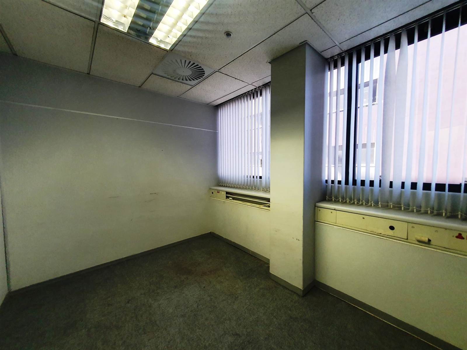 161  m² Office Space in Durban CBD photo number 5