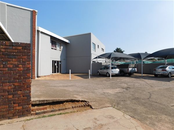 1 300  m² Commercial space