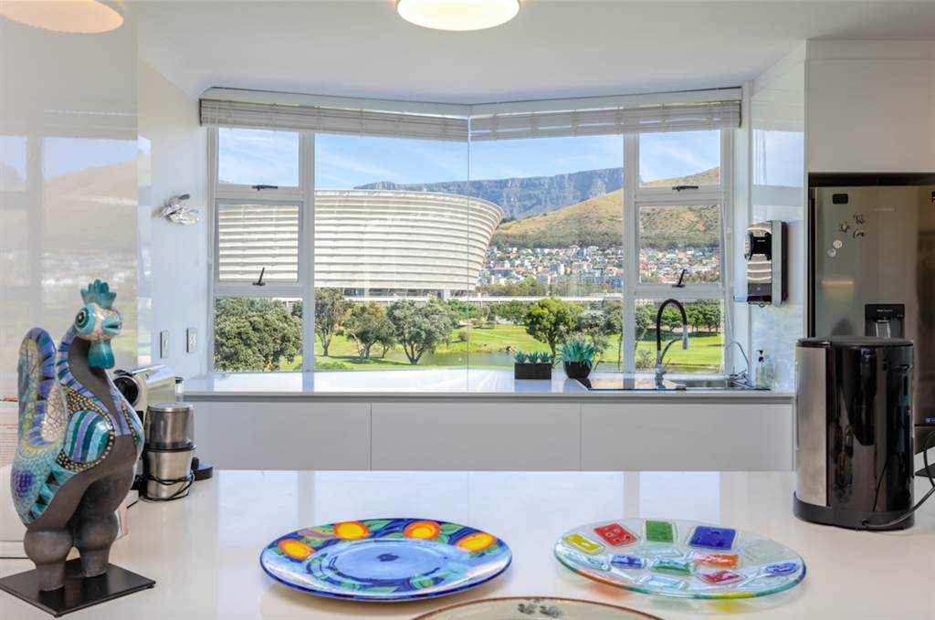 4 Bed Apartment in Mouille Point photo number 22
