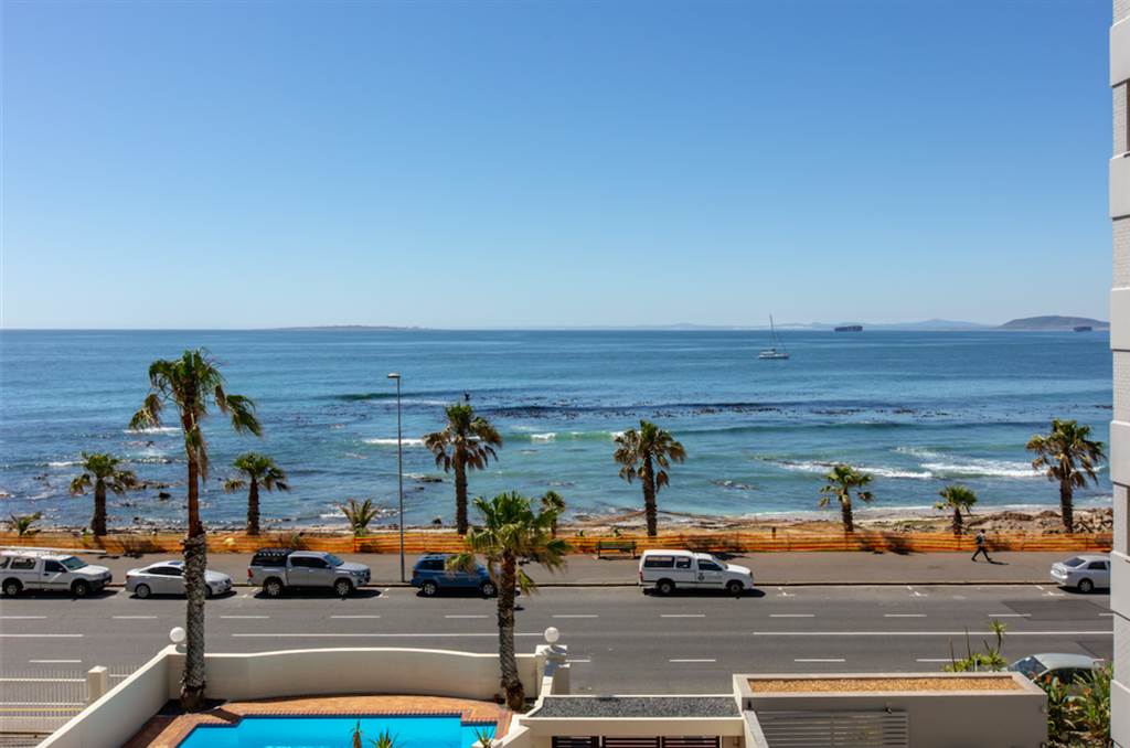 4 Bed Apartment in Mouille Point photo number 23