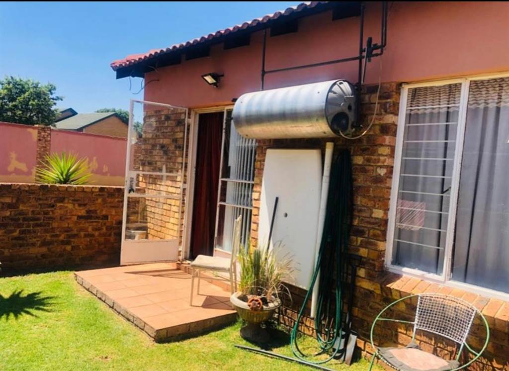 2 Bed Simplex in Vaalpark photo number 6