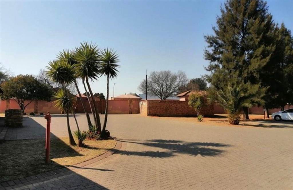 2 Bed Simplex in Vaalpark photo number 1