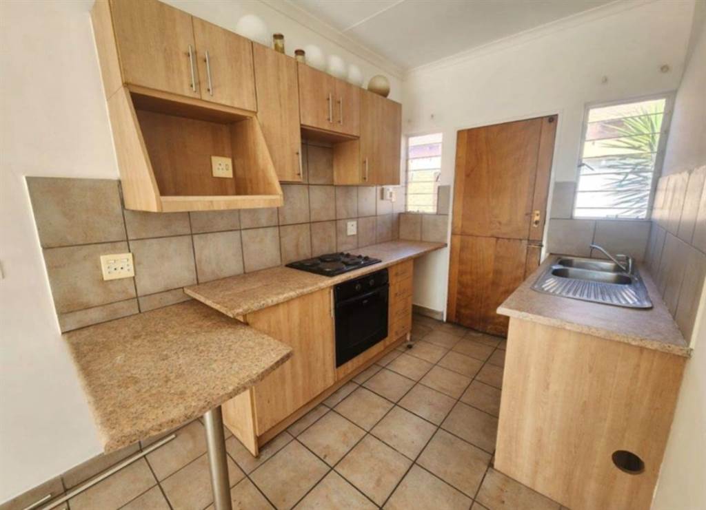 2 Bed Simplex in Vaalpark photo number 4