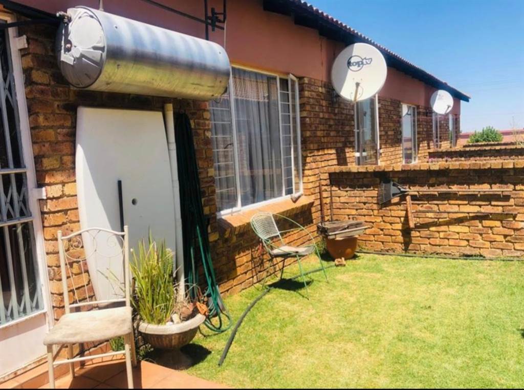 2 Bed Simplex in Vaalpark photo number 7