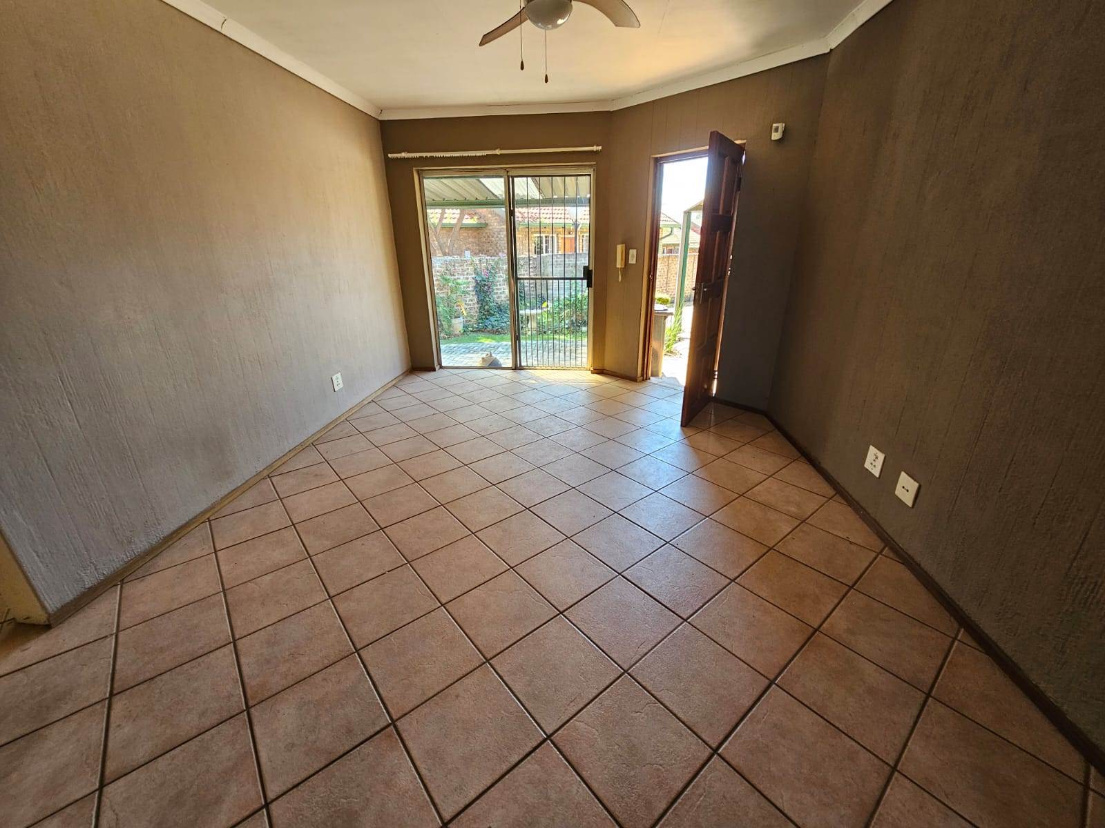 2 Bed Simplex in Highveld photo number 4