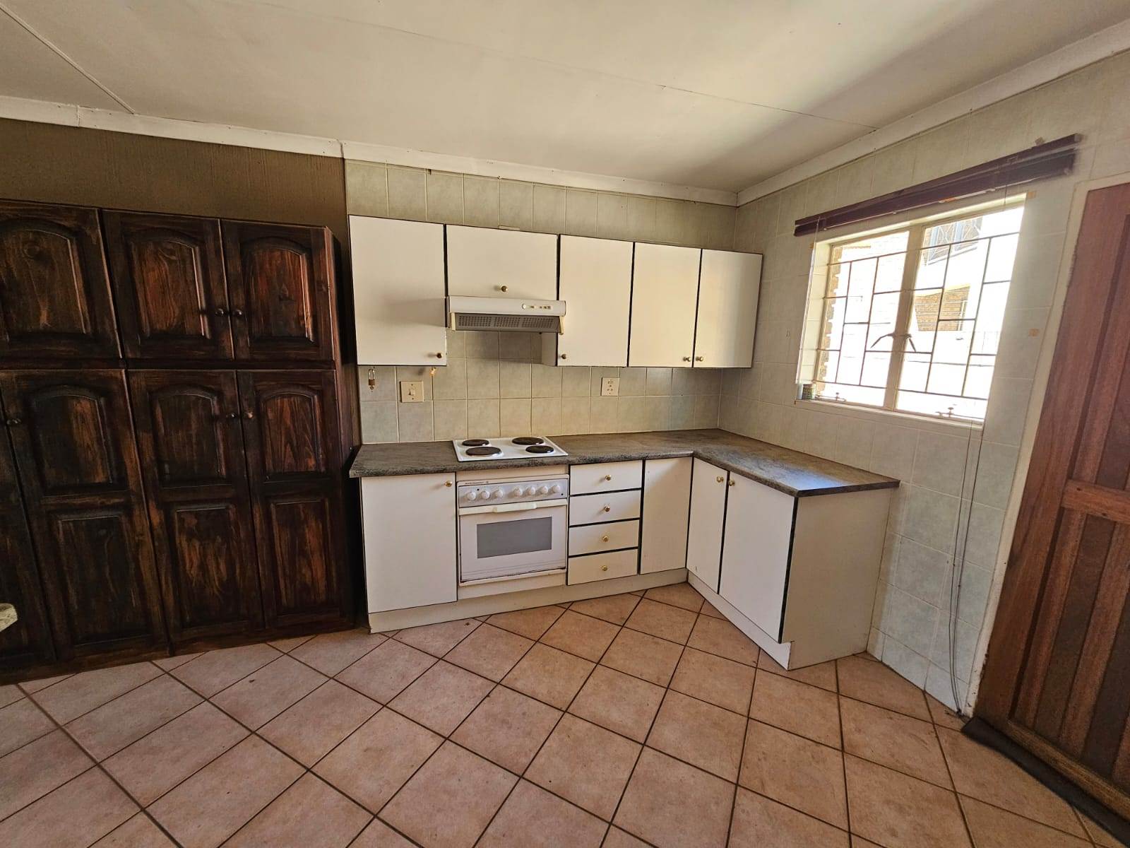 2 Bed Simplex in Highveld photo number 11