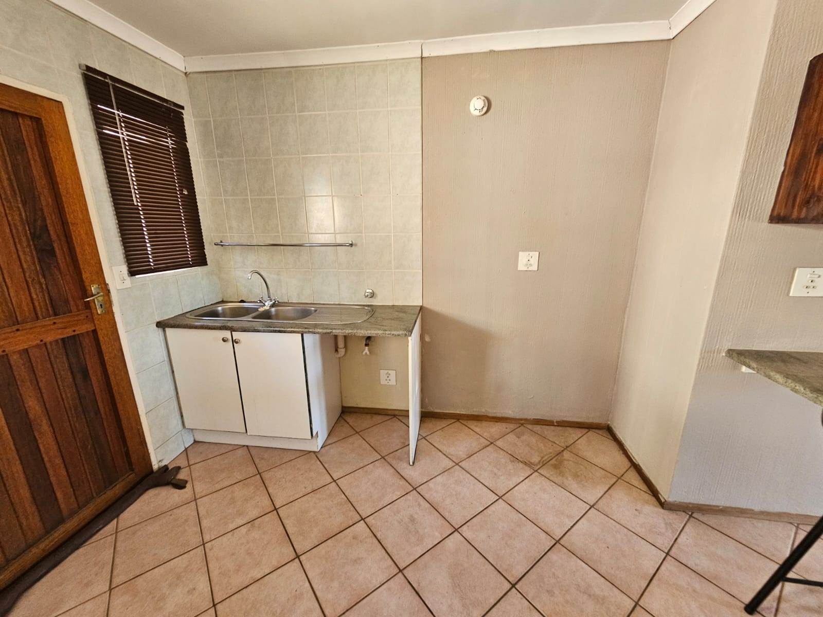 2 Bed Simplex in Highveld photo number 12