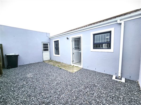 2 Bed House in Strand Central