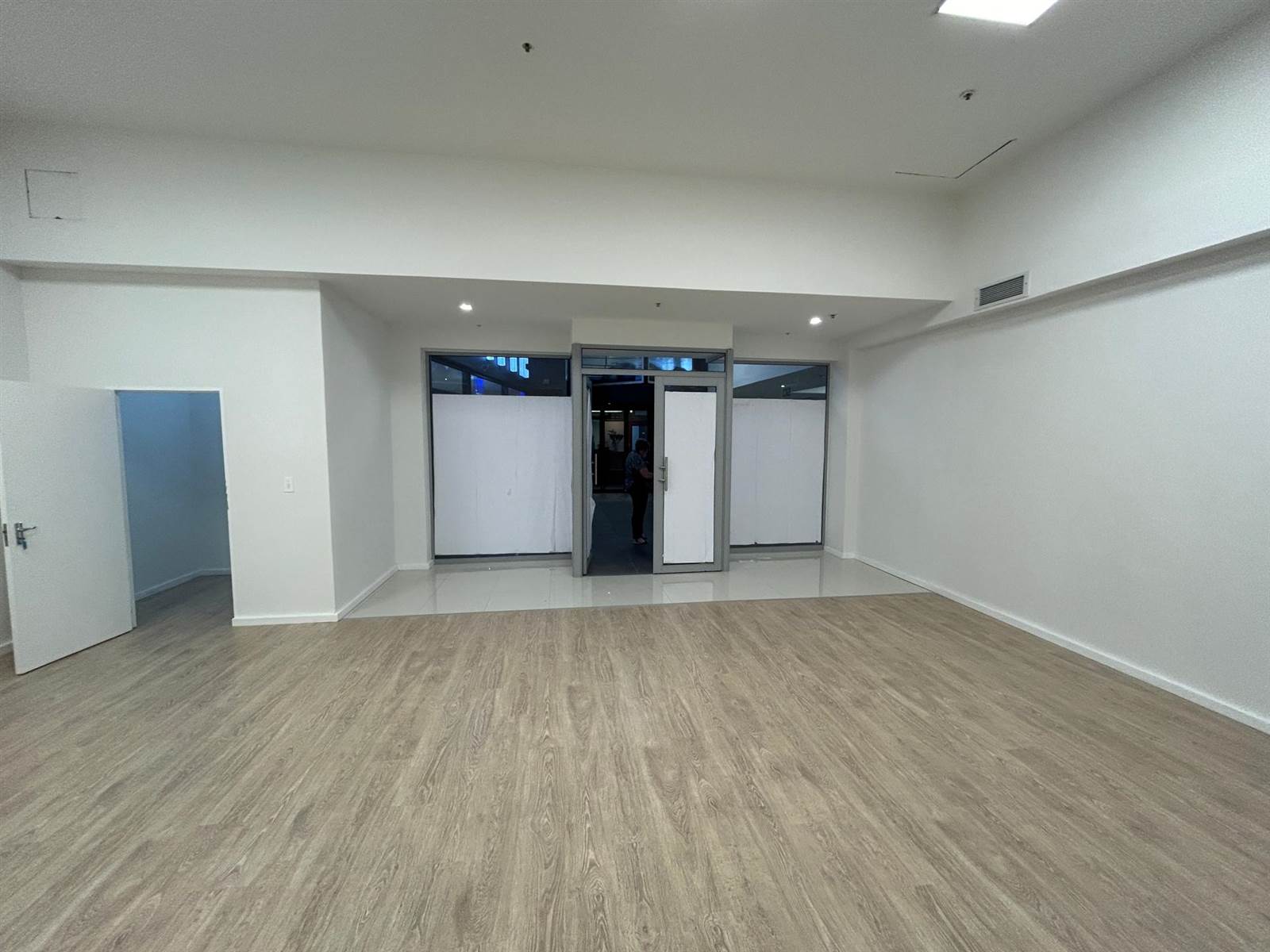 56  m² Retail Space in Claremont photo number 4