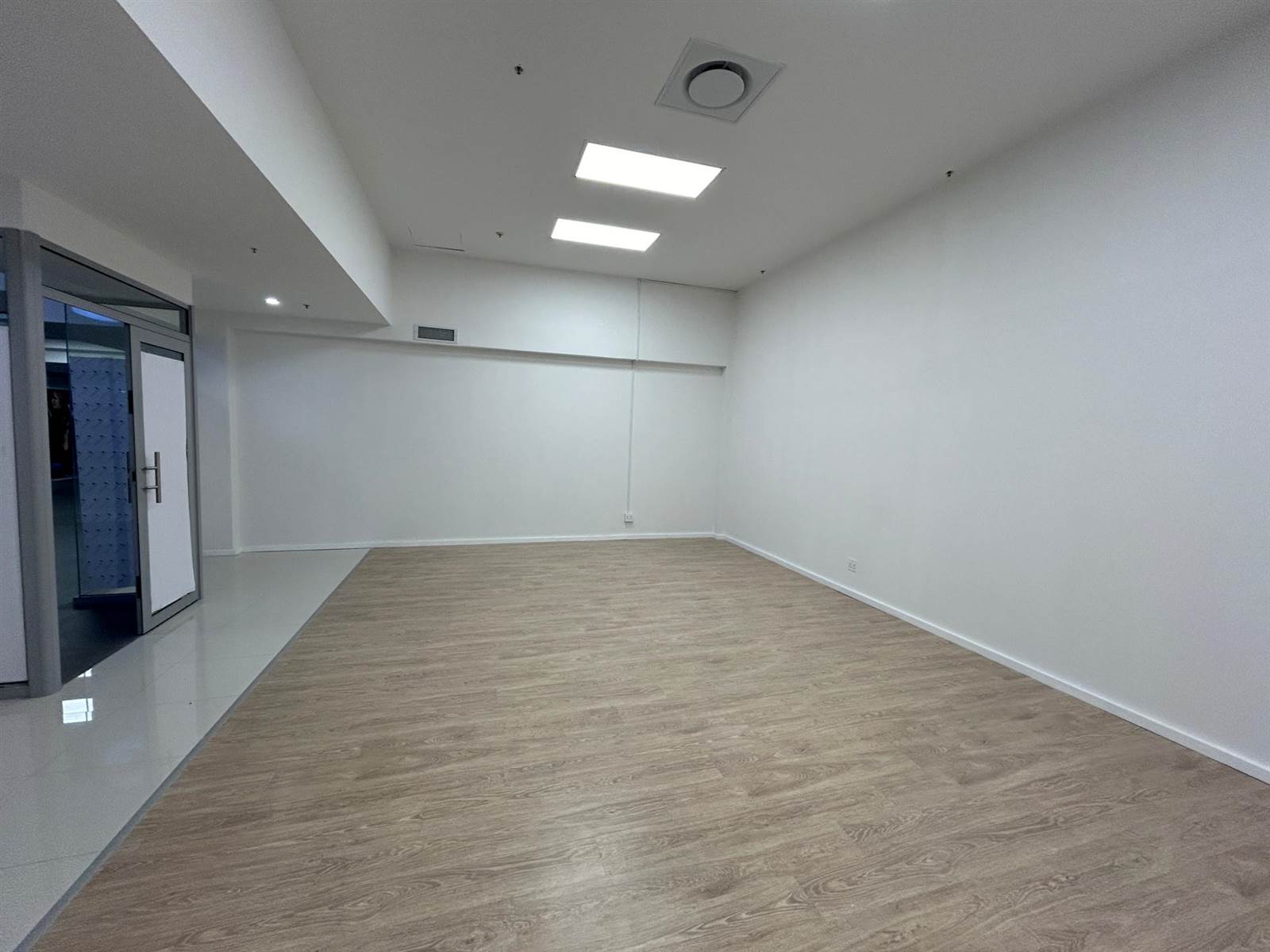 56  m² Retail Space in Claremont photo number 5