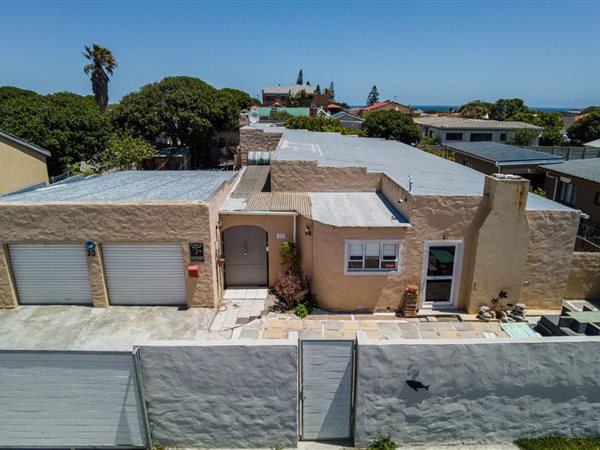 4 Bed House in Gansbaai and surrounds