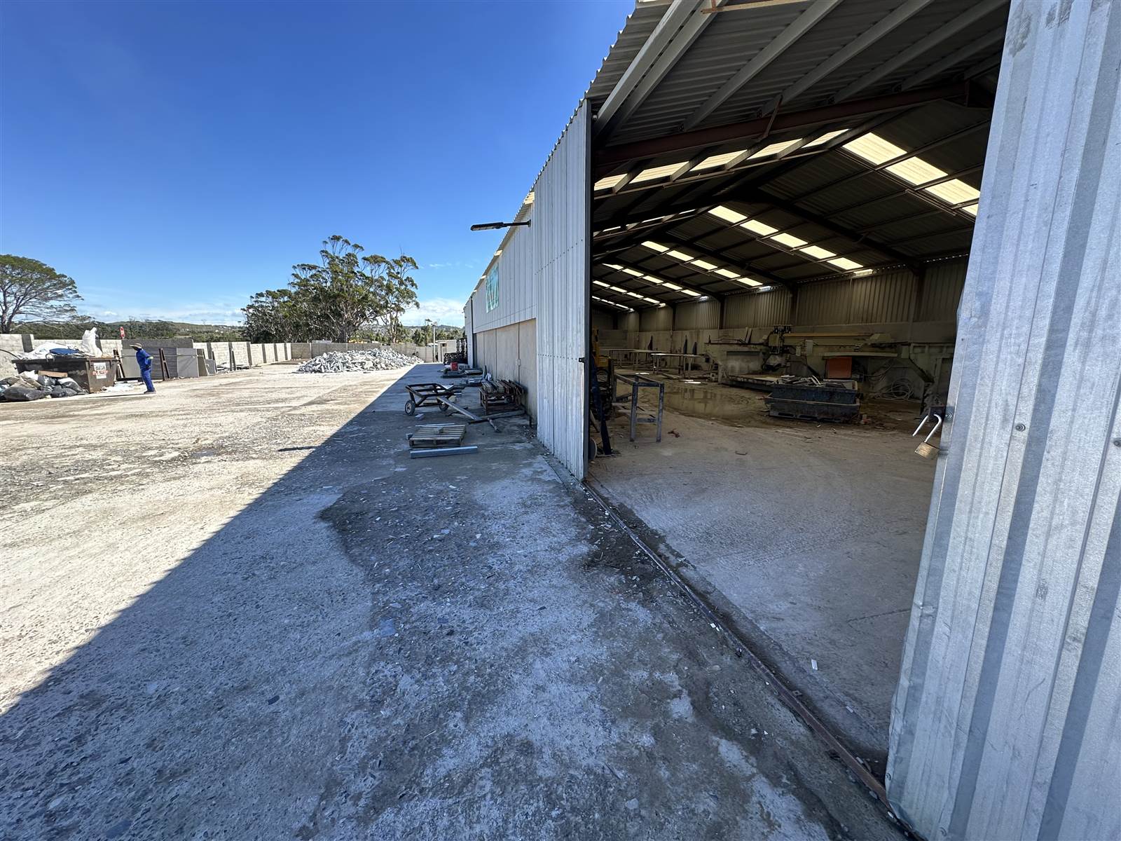 480  m² Industrial space in Beacon Bay photo number 10