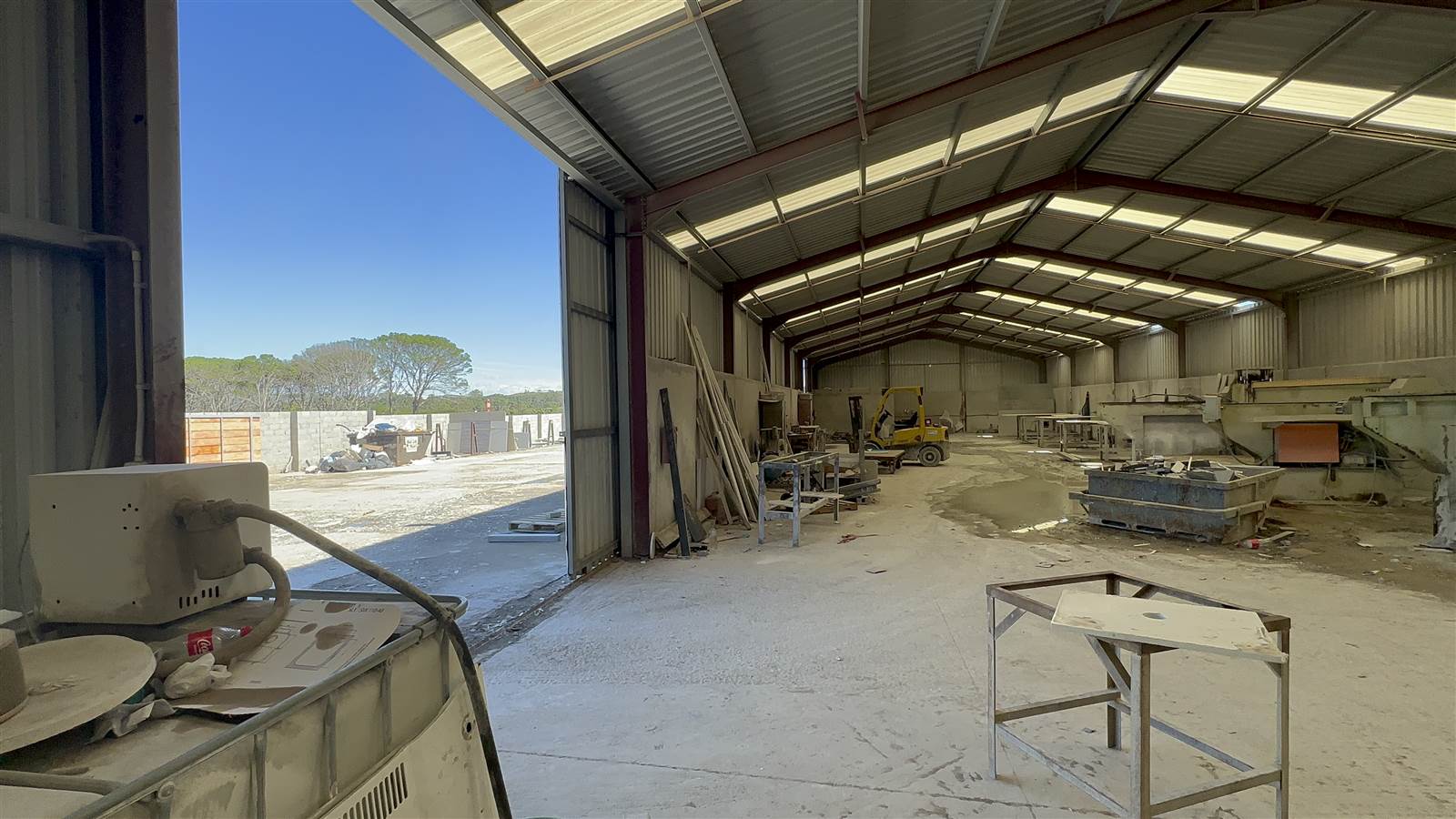 480  m² Industrial space in Beacon Bay photo number 4
