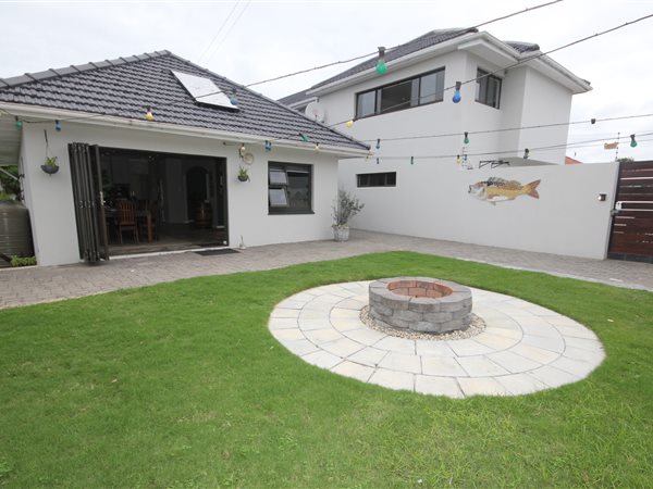4 Bedroom House 4 Bedroom House