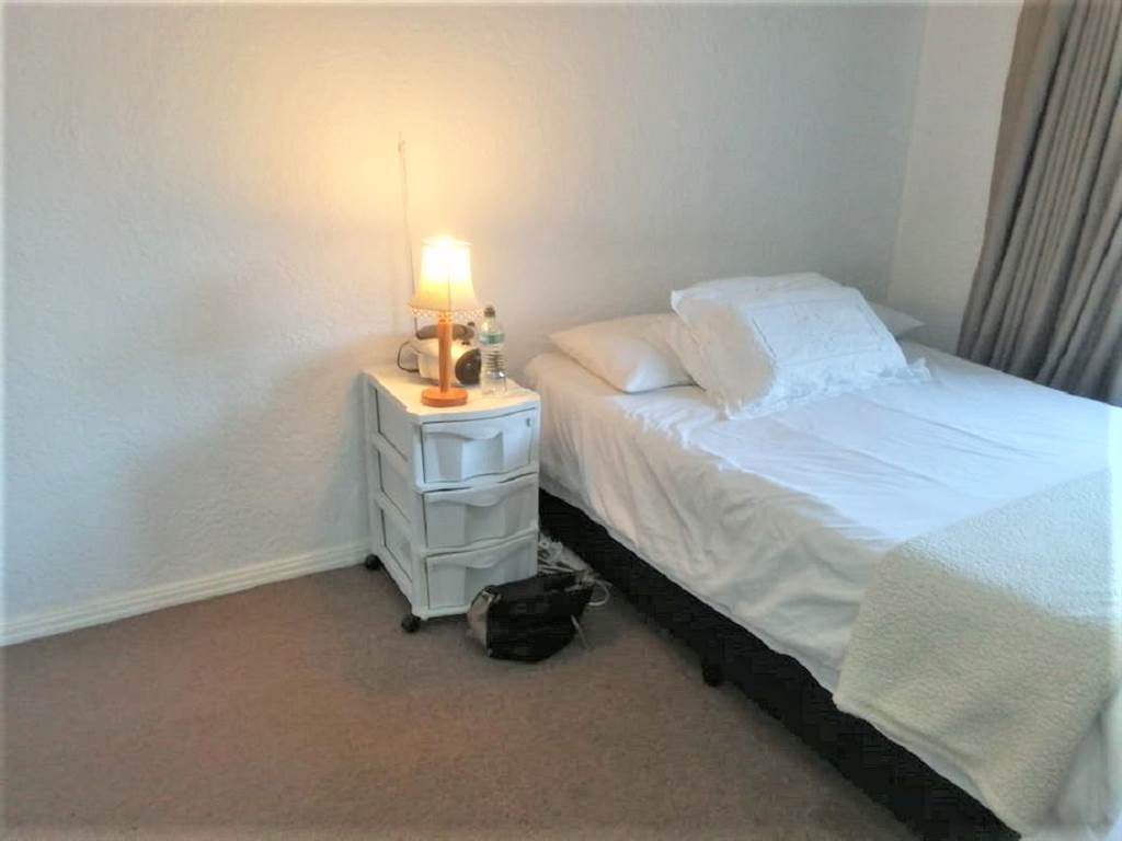 2 Bed Apartment in Oranjezicht photo number 15