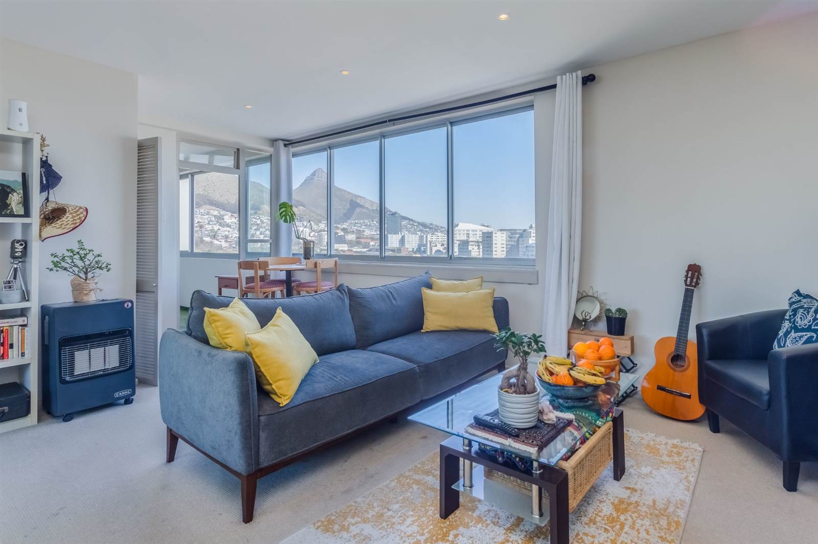 1 Bed Apartment in Mouille Point photo number 1