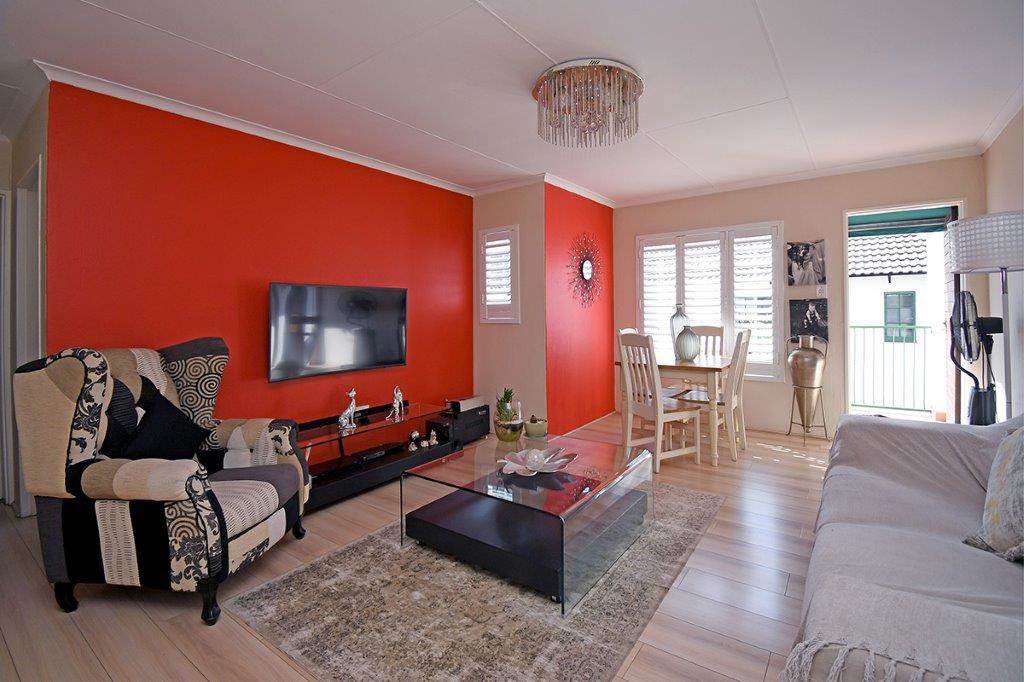 2 Bed Apartment in Marais Steyn Park photo number 6