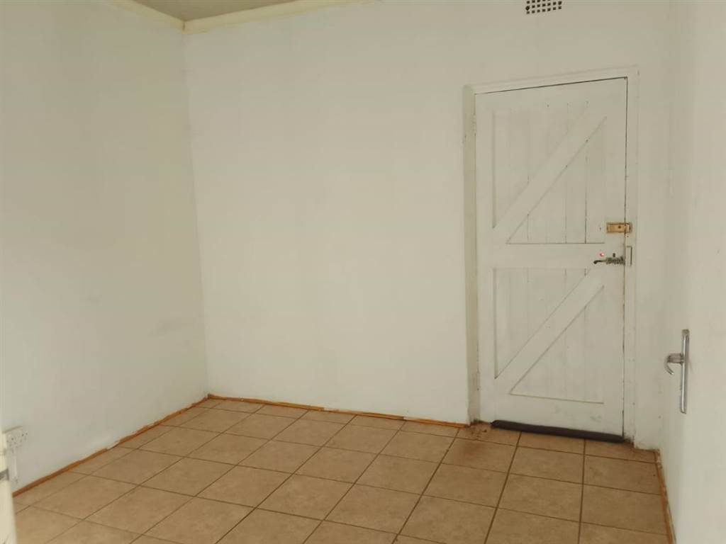 4 Bed House in Duncanville photo number 9