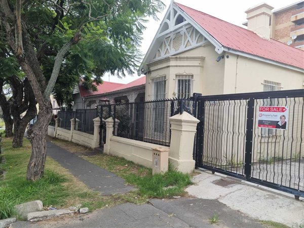 6 Bed House in Southernwood