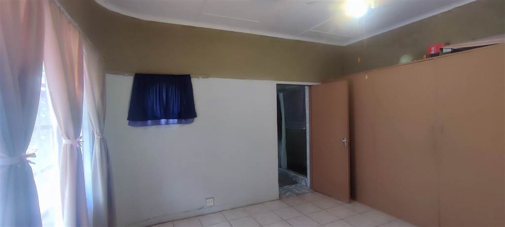 4 Bed House in Barberton photo number 11