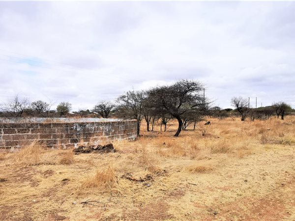 8.9 ha Land available in Tweefontein