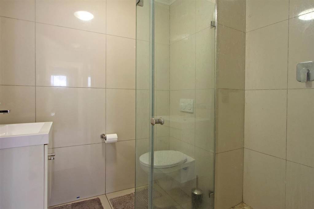 2 Bed Apartment in Observatory photo number 16