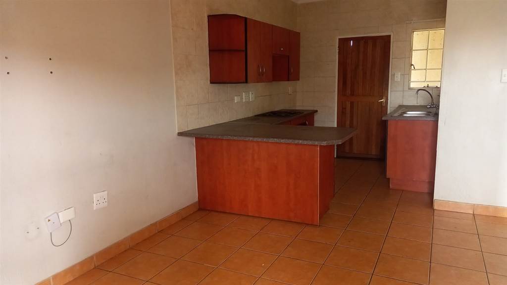 2 Bed Townhouse in Elspark photo number 2