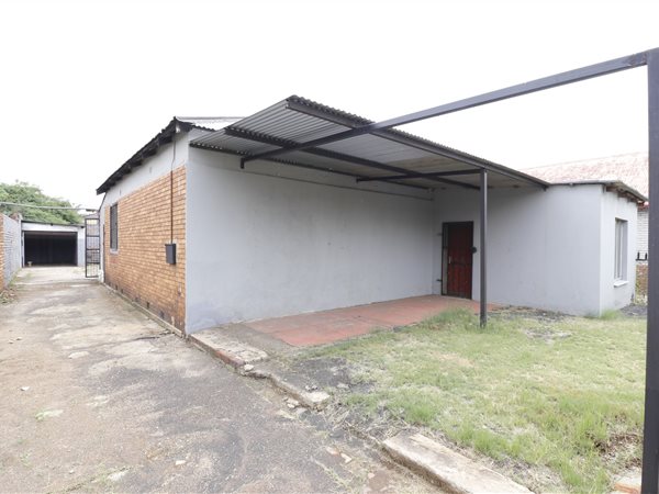 144  m² Commercial space in Springs Central
