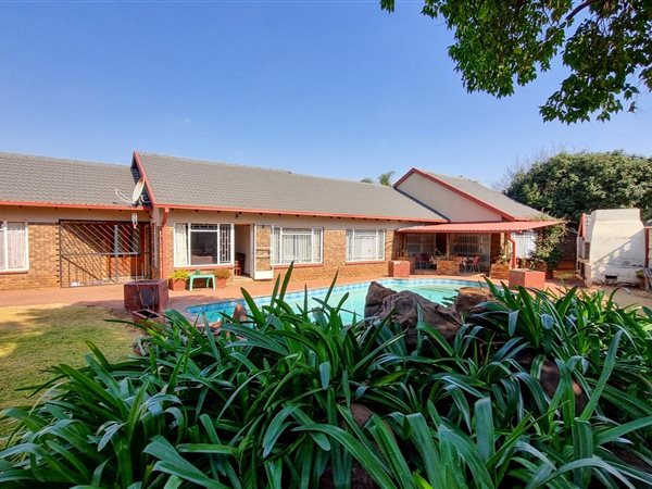 4 Bedroom House 4 Bedroom House