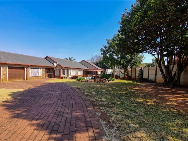 4 Bedroom House 4 Bedroom House