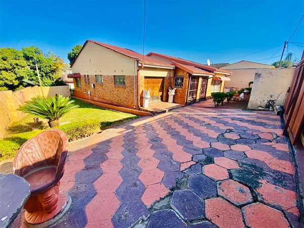 3 Bedroom House 3 Bedroom House