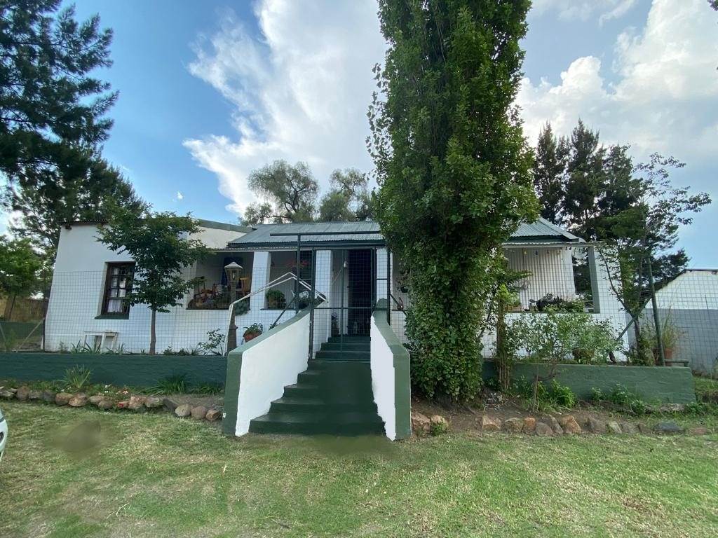 6 Bed House in Magaliesburg photo number 2