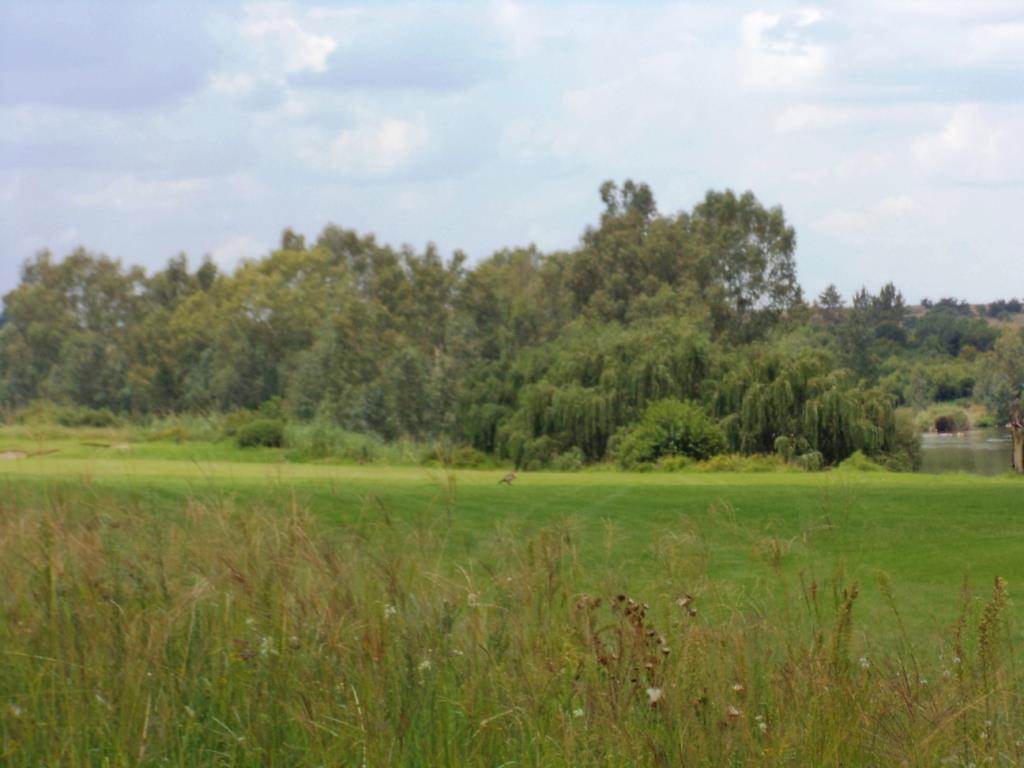 800 m² Land available in Vaal de Grace Golf Estate photo number 3