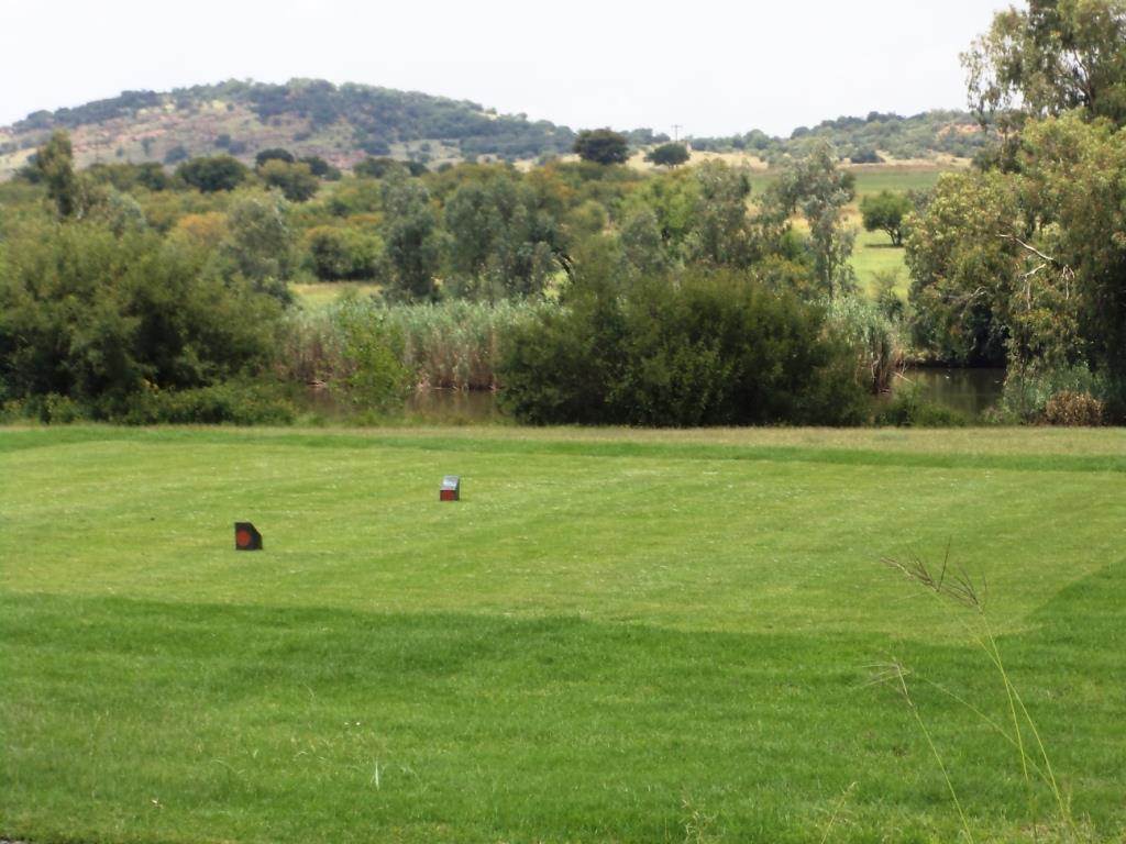 800 m² Land available in Vaal de Grace Golf Estate photo number 5