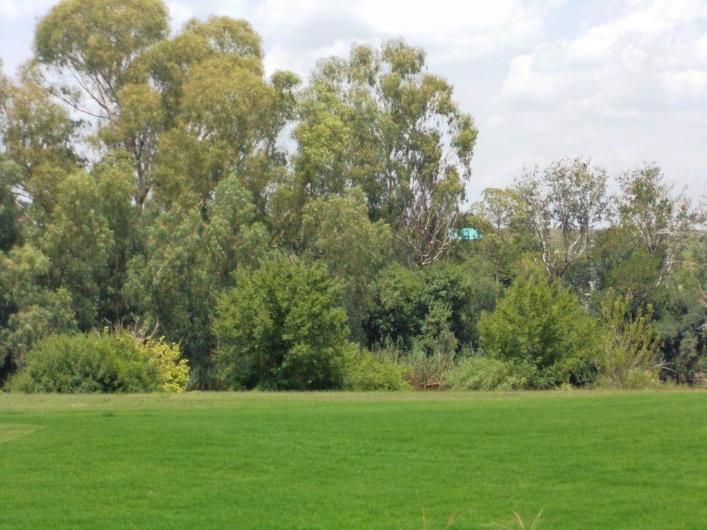 800 m² Land available in Vaal de Grace Golf Estate photo number 2