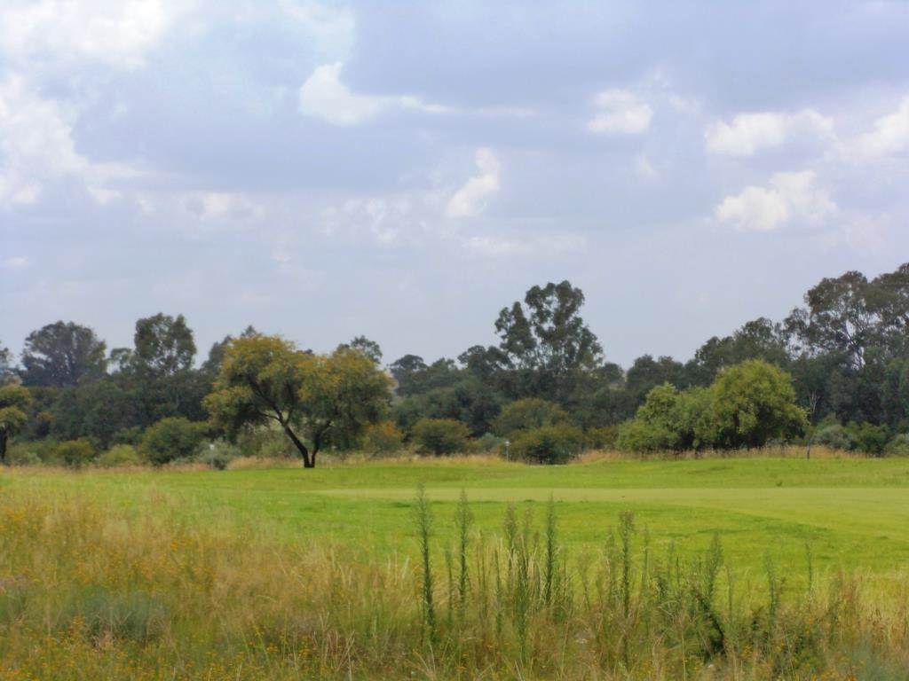 800 m² Land available in Vaal de Grace Golf Estate photo number 13