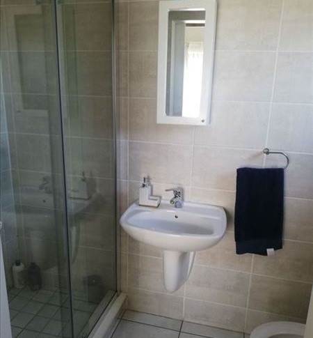 2 Bed Townhouse in Witfield photo number 5