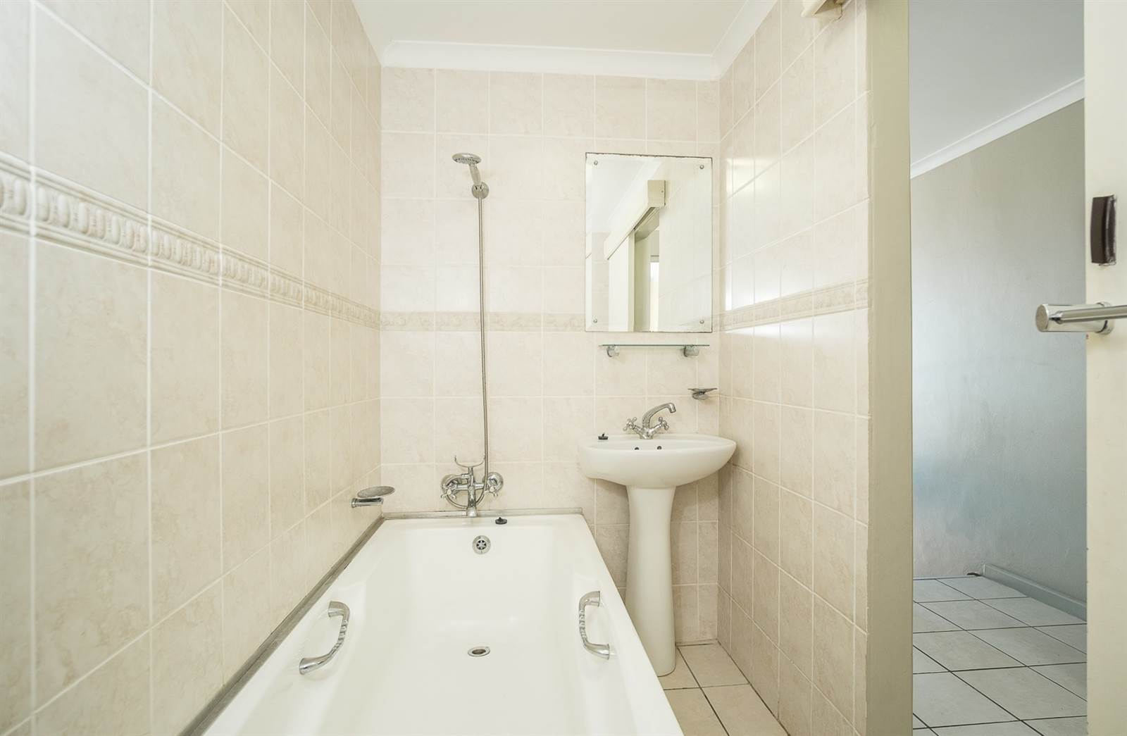 2 Bed Apartment in Fish Hoek photo number 15